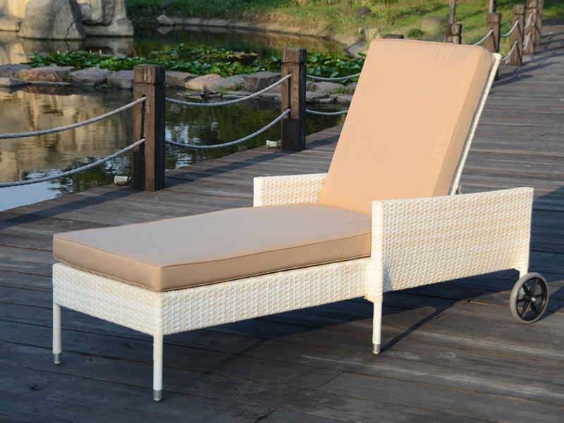 Ulko Rattan Lounge kahdella pyörällä, käsin kudottu rottinki, uima-altaan rottinkituoli YQ-RB-426